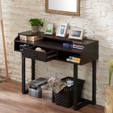 Der obere Korpus des Verandatisches besteht aus Espresso-laminiertem Sperrholz. Es gibt nur eine Schublade mit offenem Stauraum auf beiden Seiten.